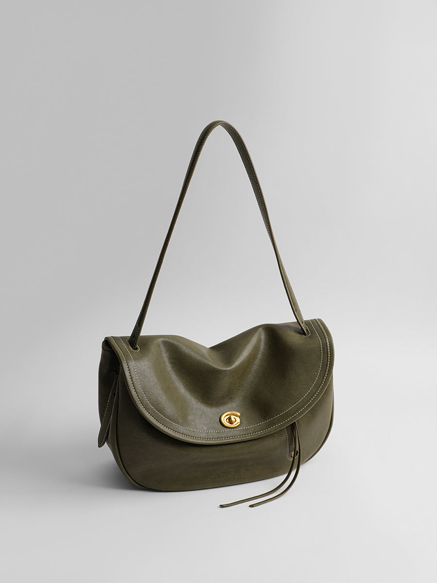 Design-conscious luxury underarm bag