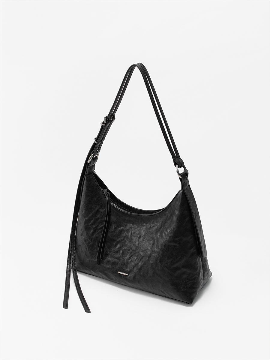 Relaxed hobo armpit bag