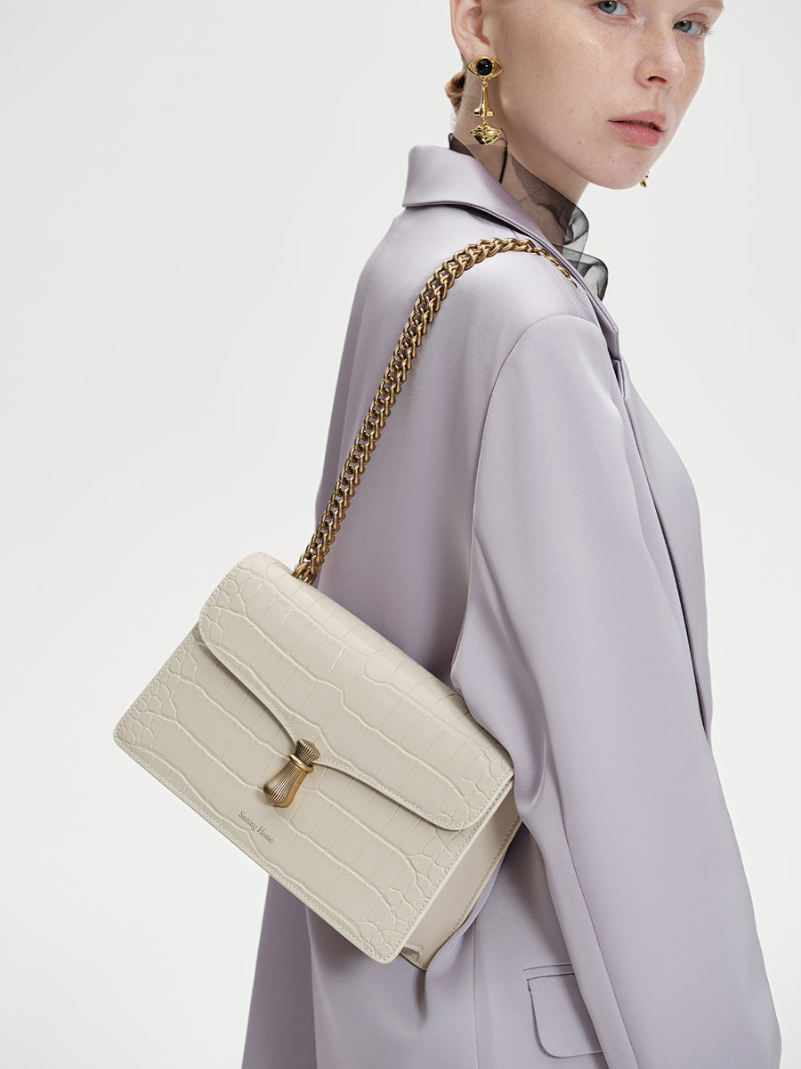 Minimalist textured chain bag