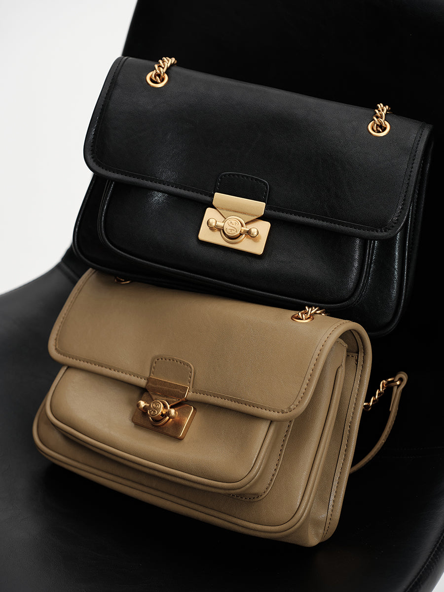 Minimalist retro chic chain bag