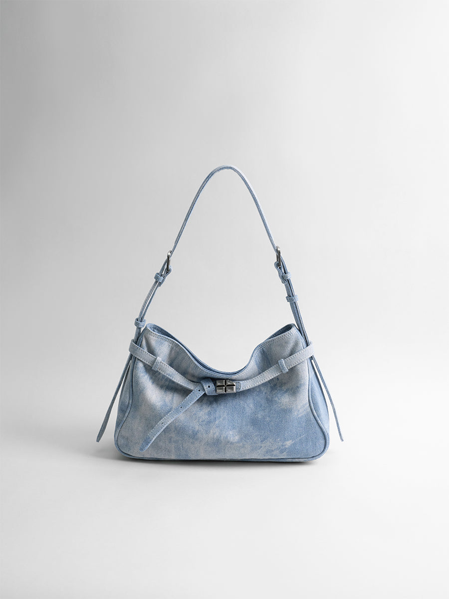 Large-capacity commuter tote bag