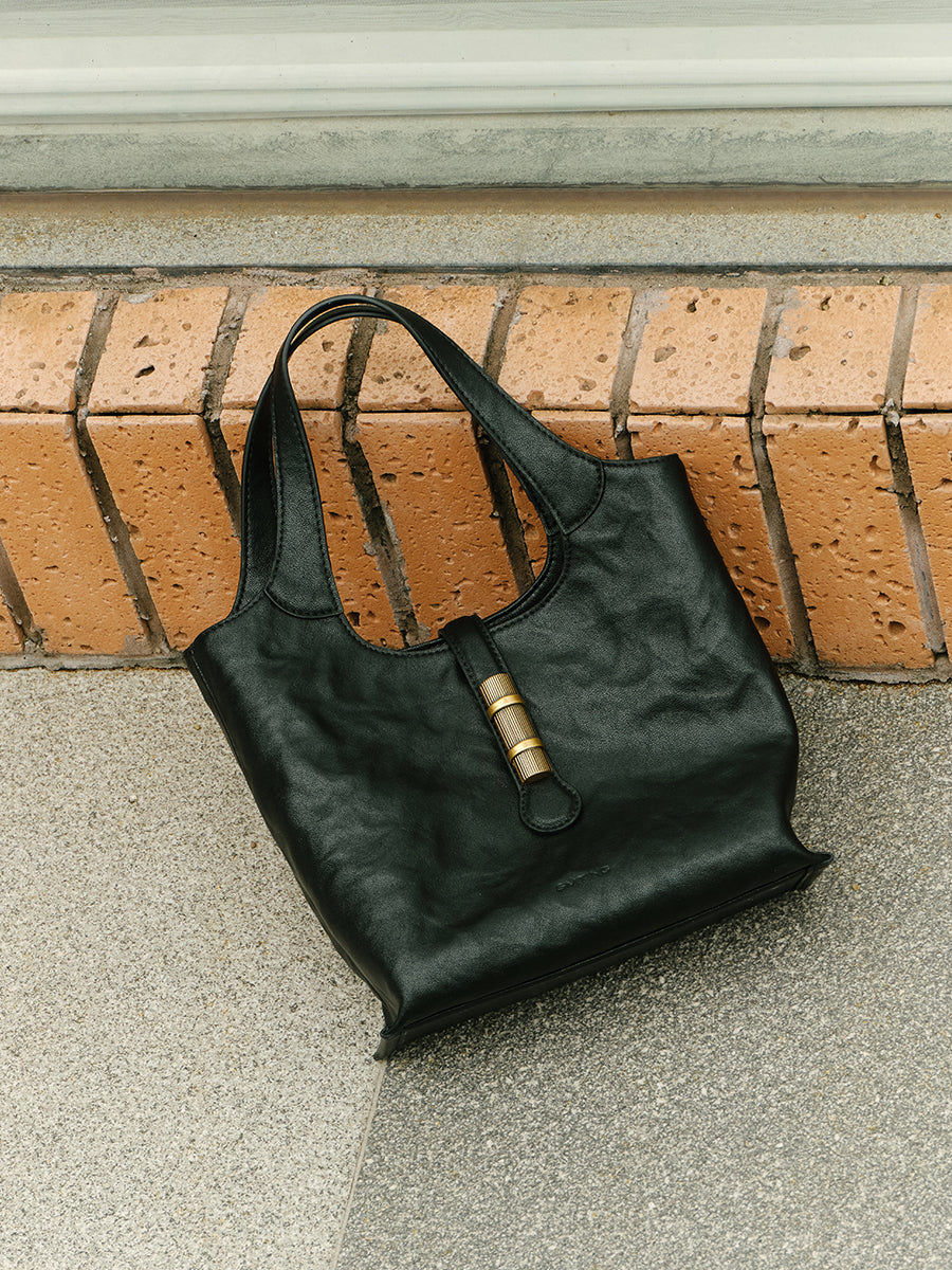 Hand-scratched pleated crossbody bag tote bag
