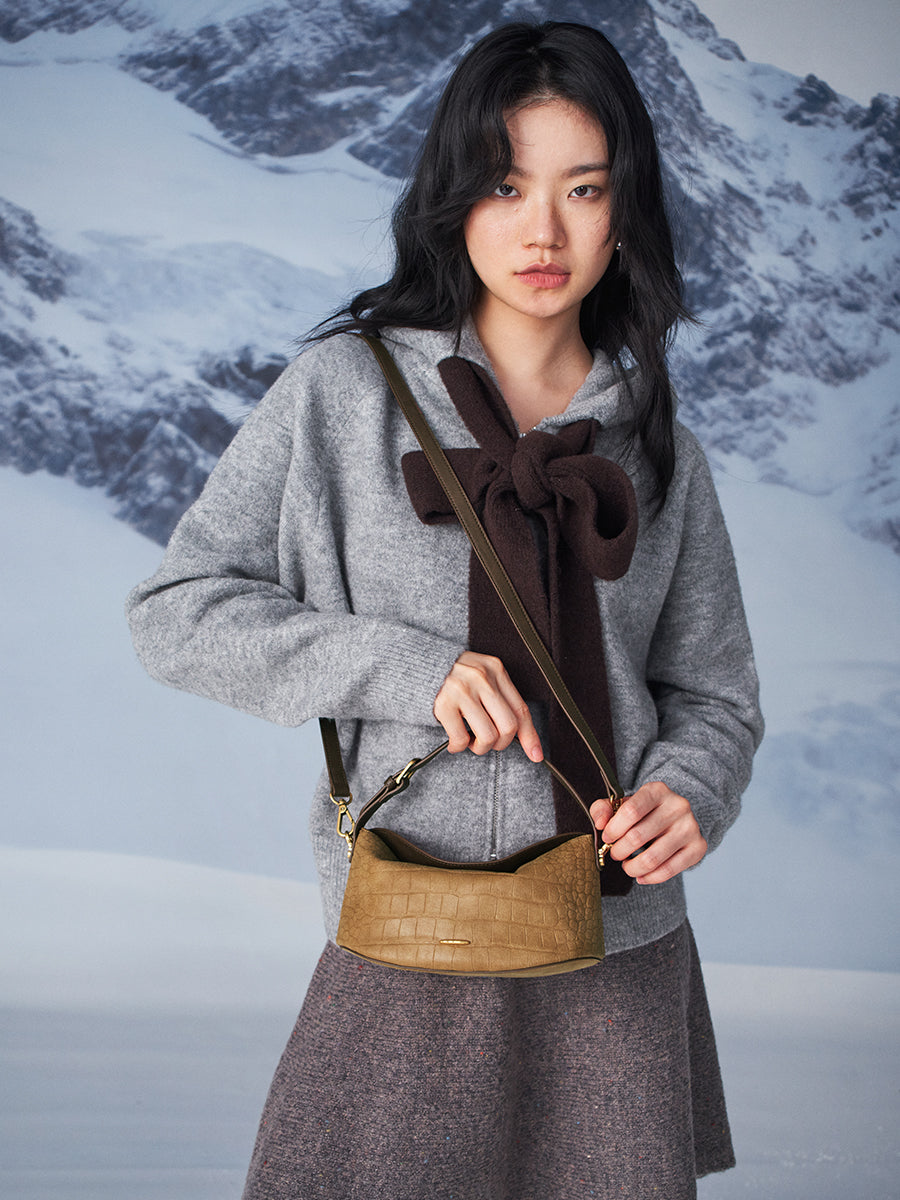 Crocodile pattern pillow bag and curling bag