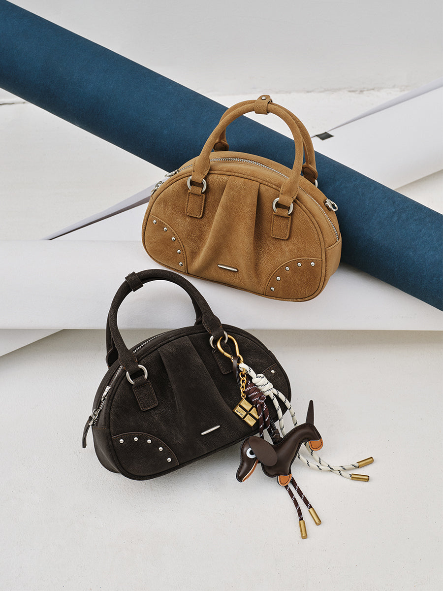 A small semi-circular bowling bag