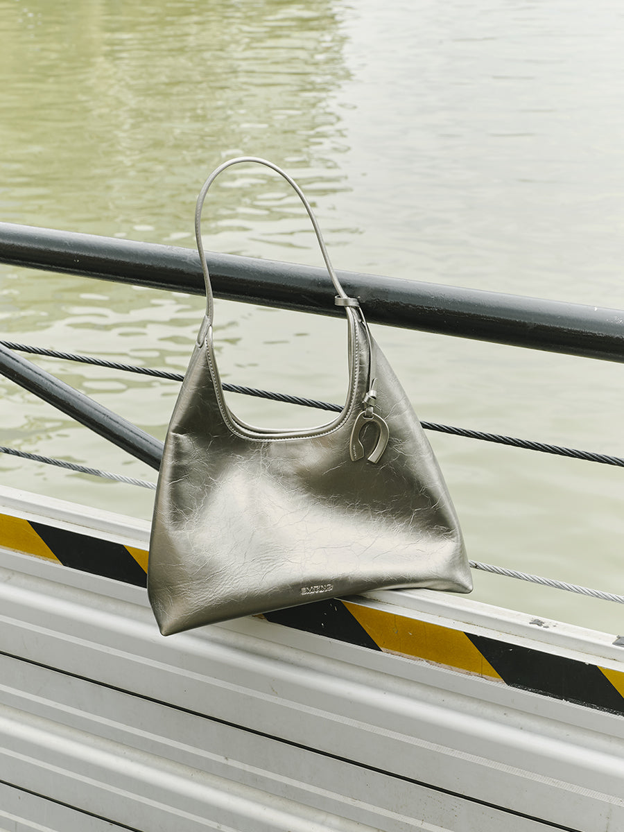 Listen to The Wind-Underarm Bag