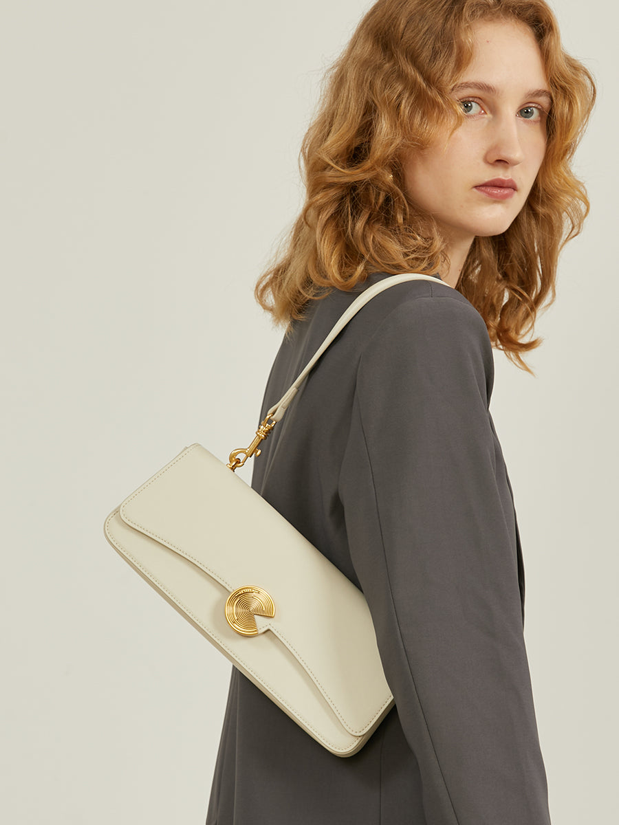 Classic and retro underarm bag baguette bag