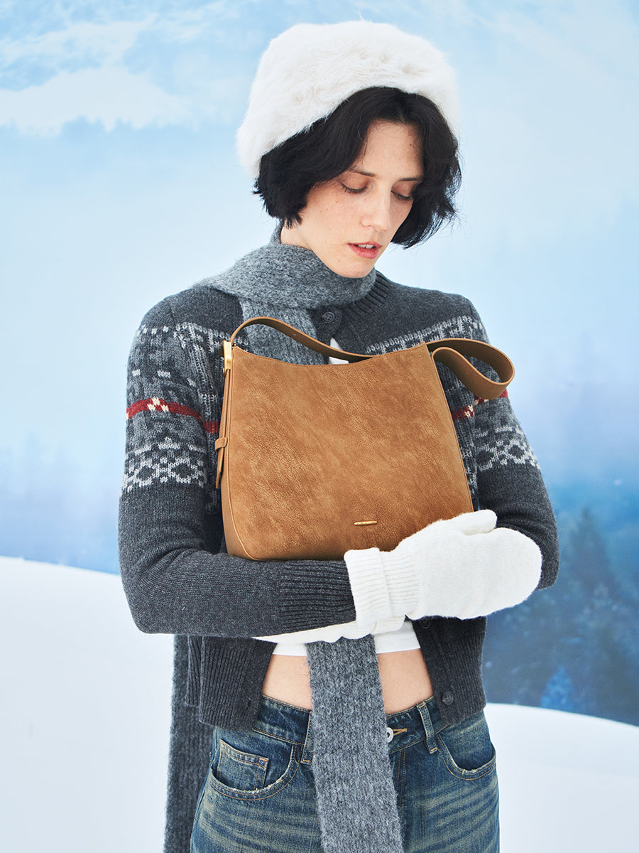 Textured minimalist luxury commuting tote bag