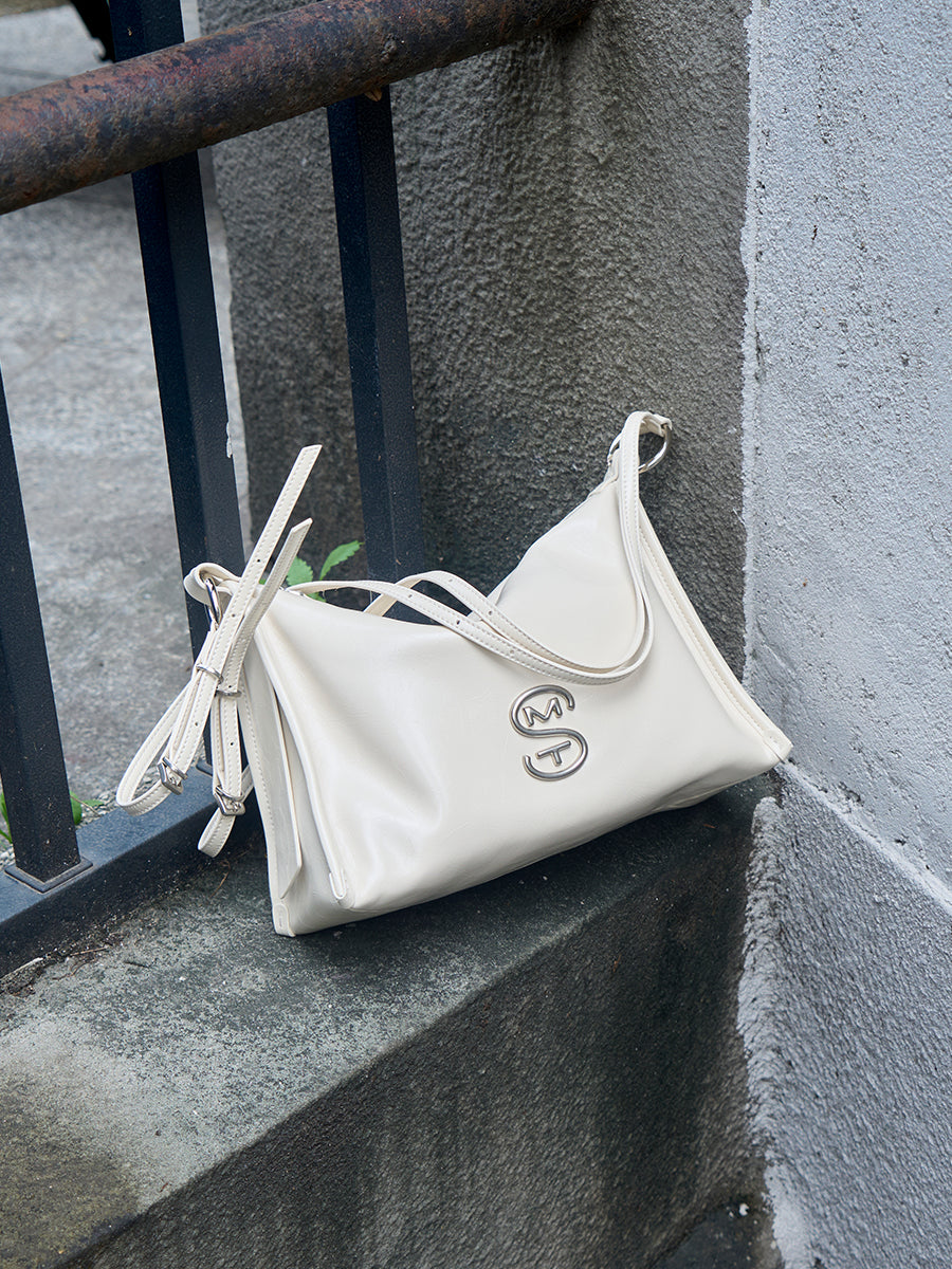 Classic and futuristic combination underarm bag