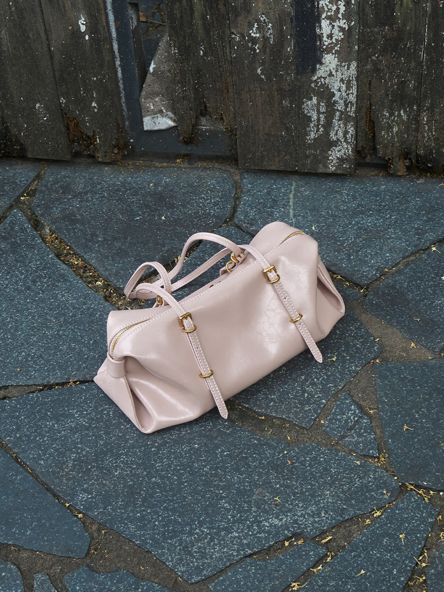 Comfortable and casual baguette bag