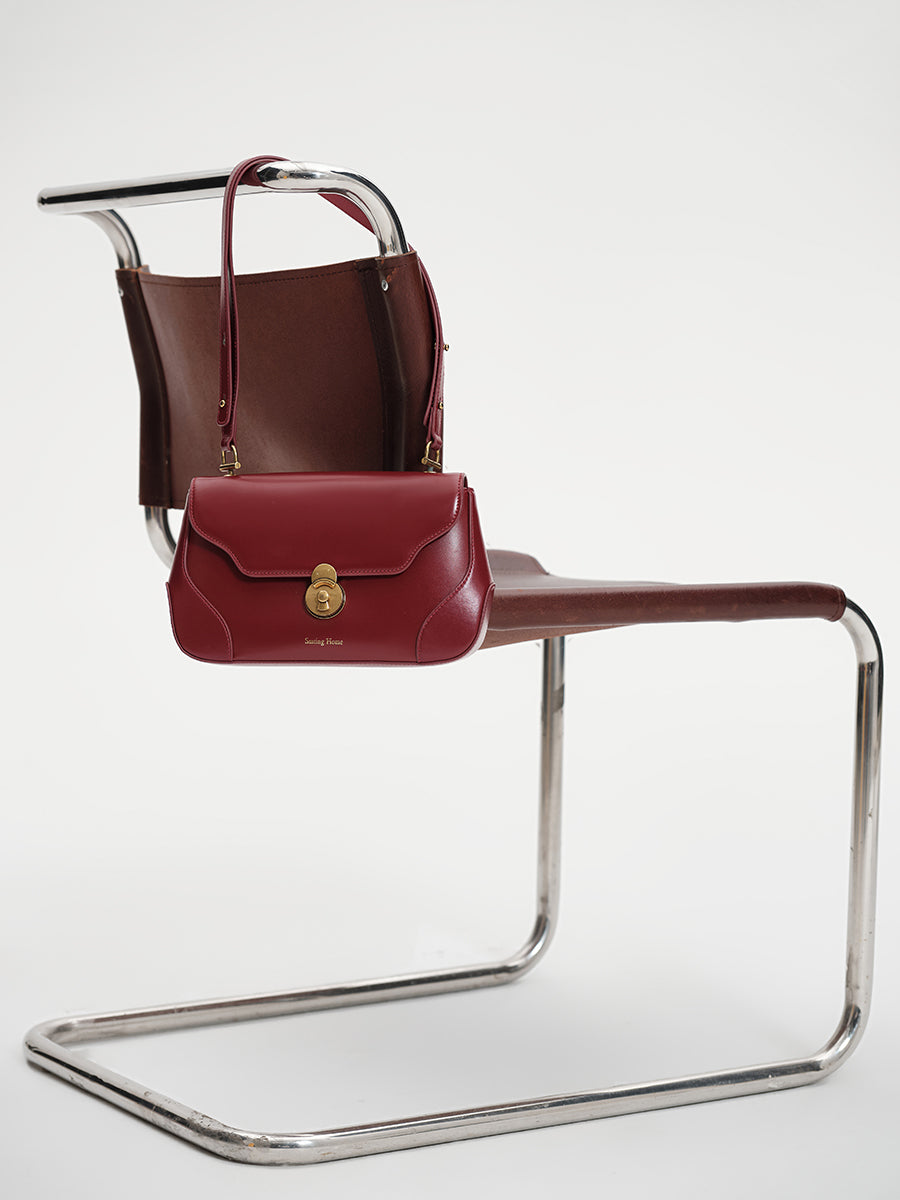 Niche handheld underarm bag for weddings