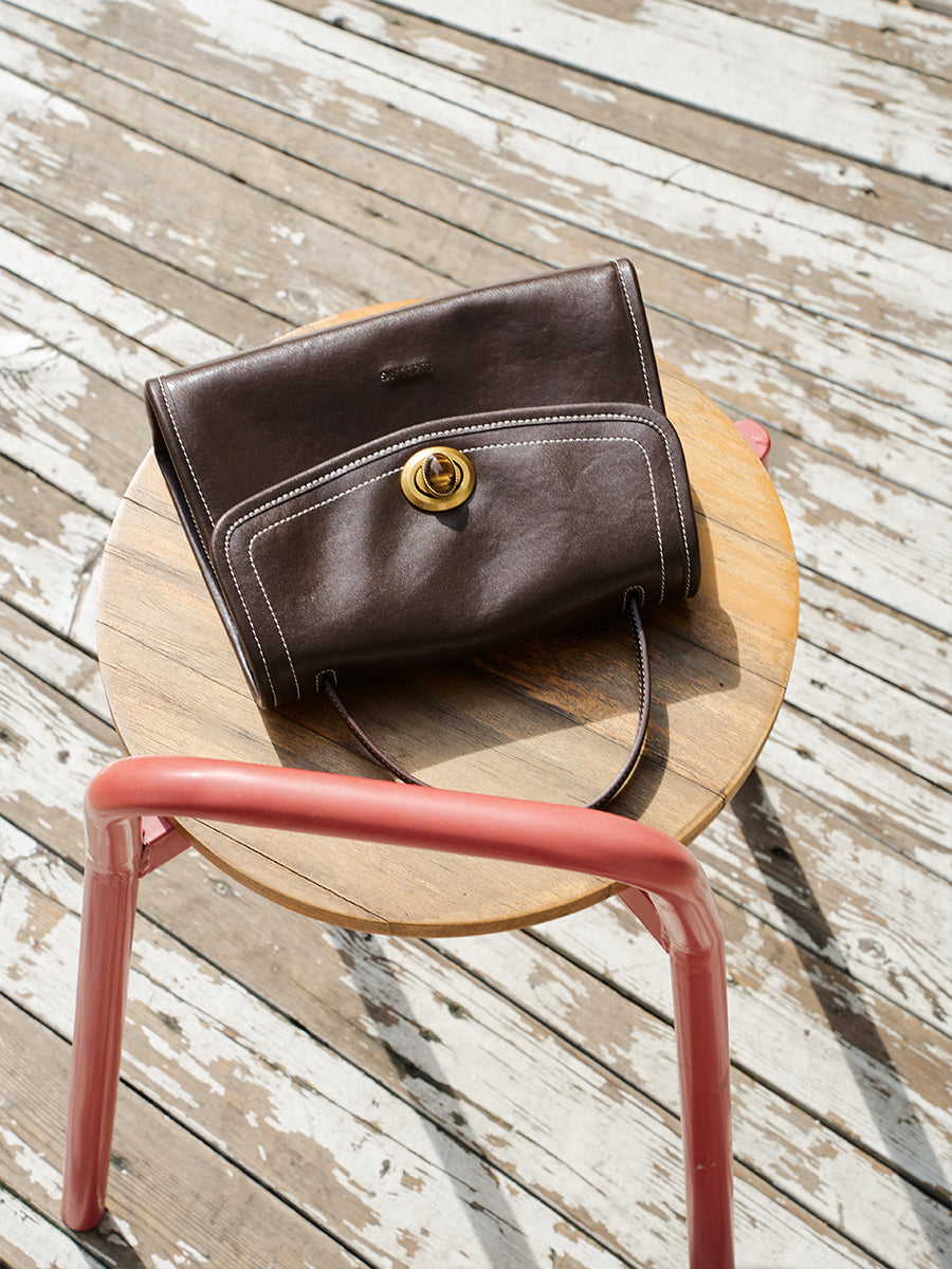 Simple and versatile envelope bag