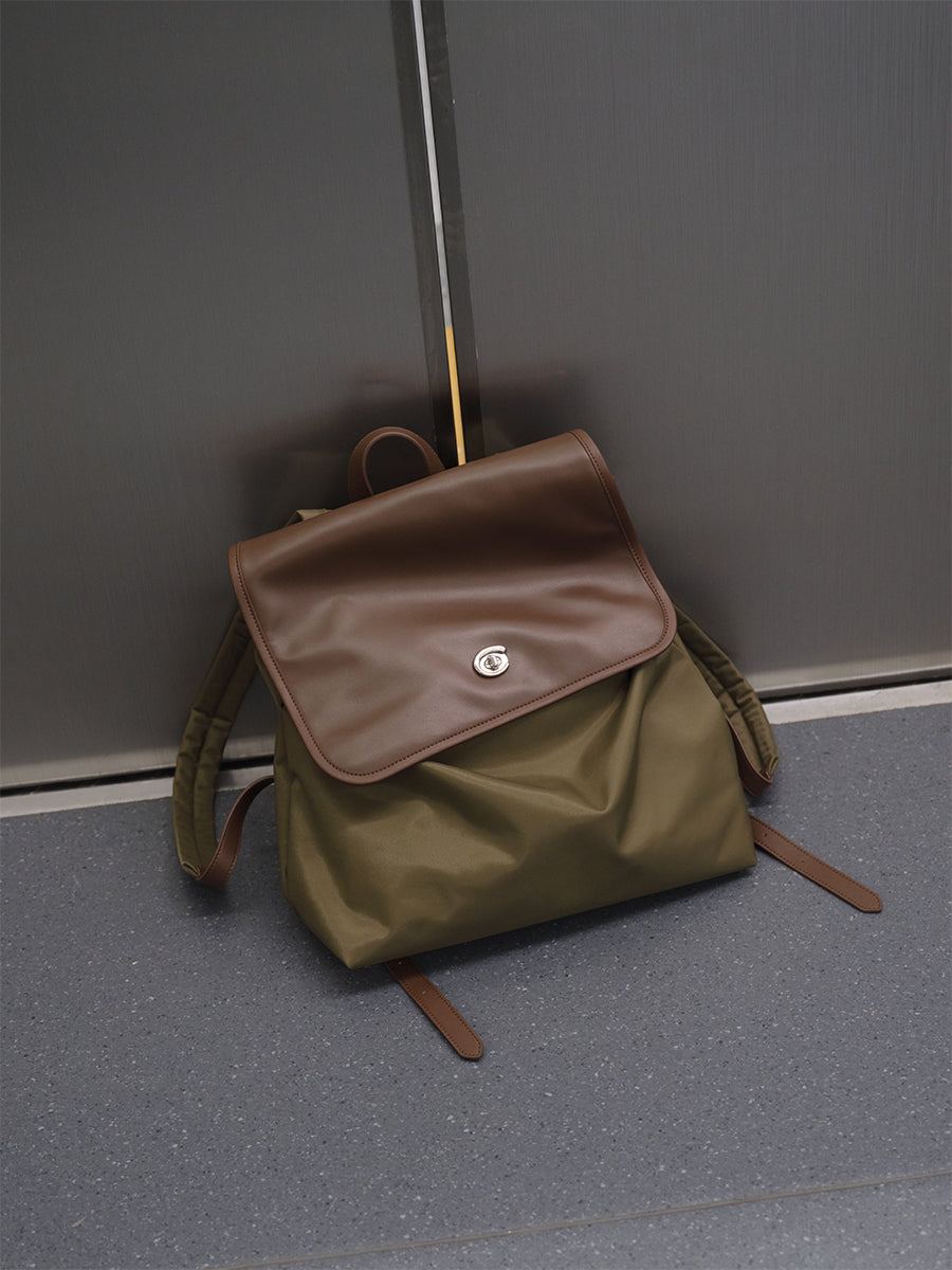 Large-capacity commuter backpack