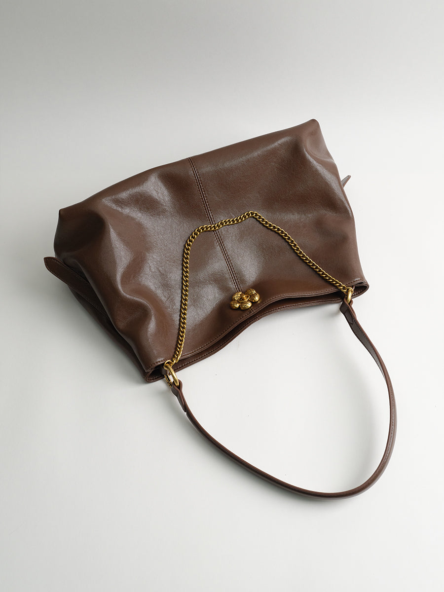 Large-capacity commuter tote bag