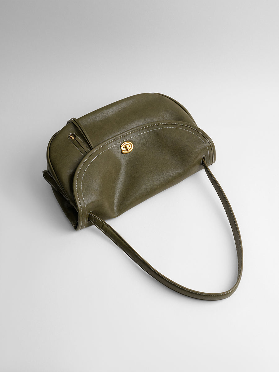 Design-conscious luxury underarm bag