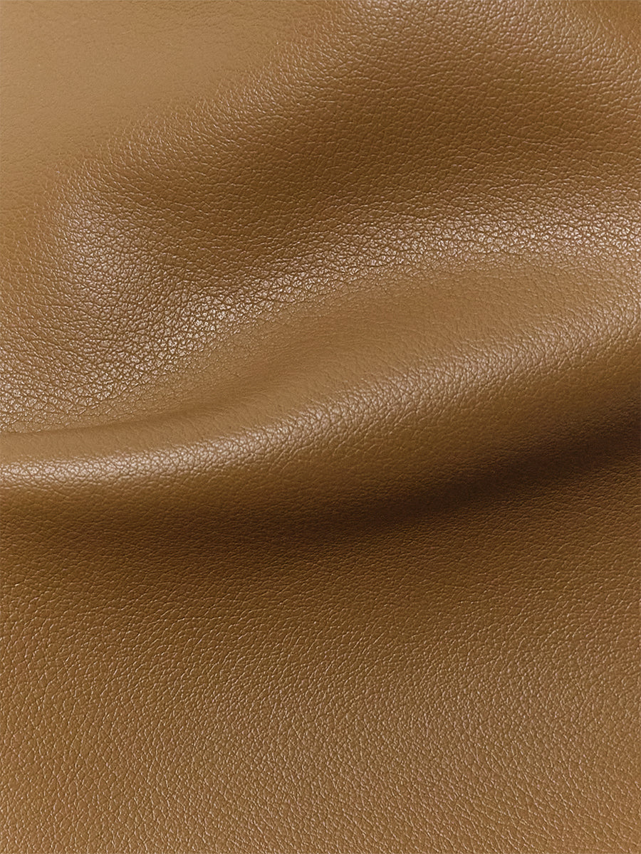 Delicate and luxurious underarm bag