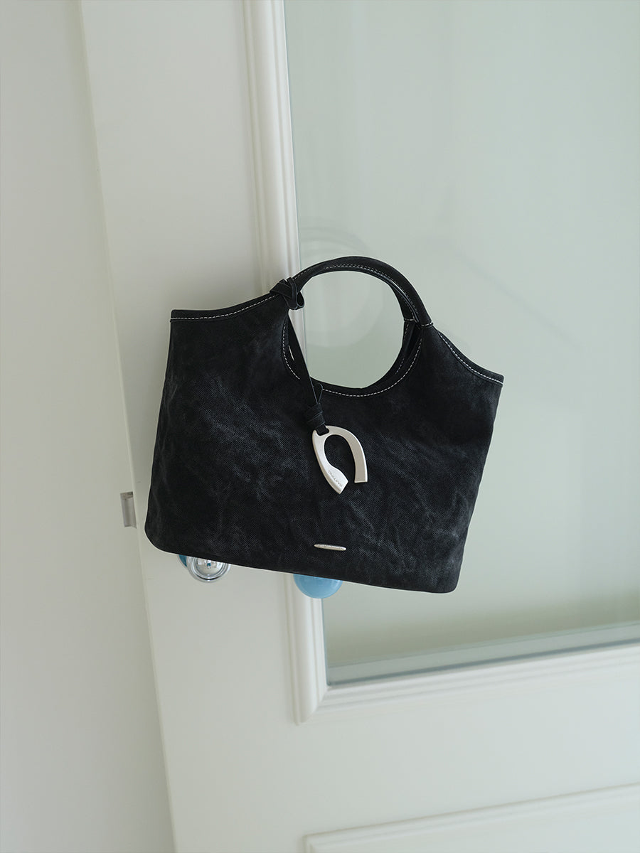 New lightweight luxury bucket bag