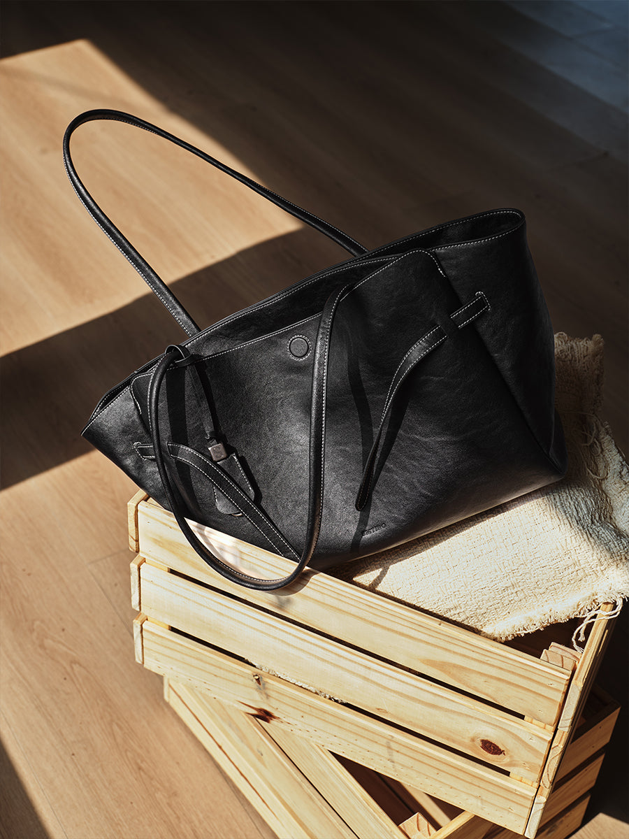 Large-capacity tote bag