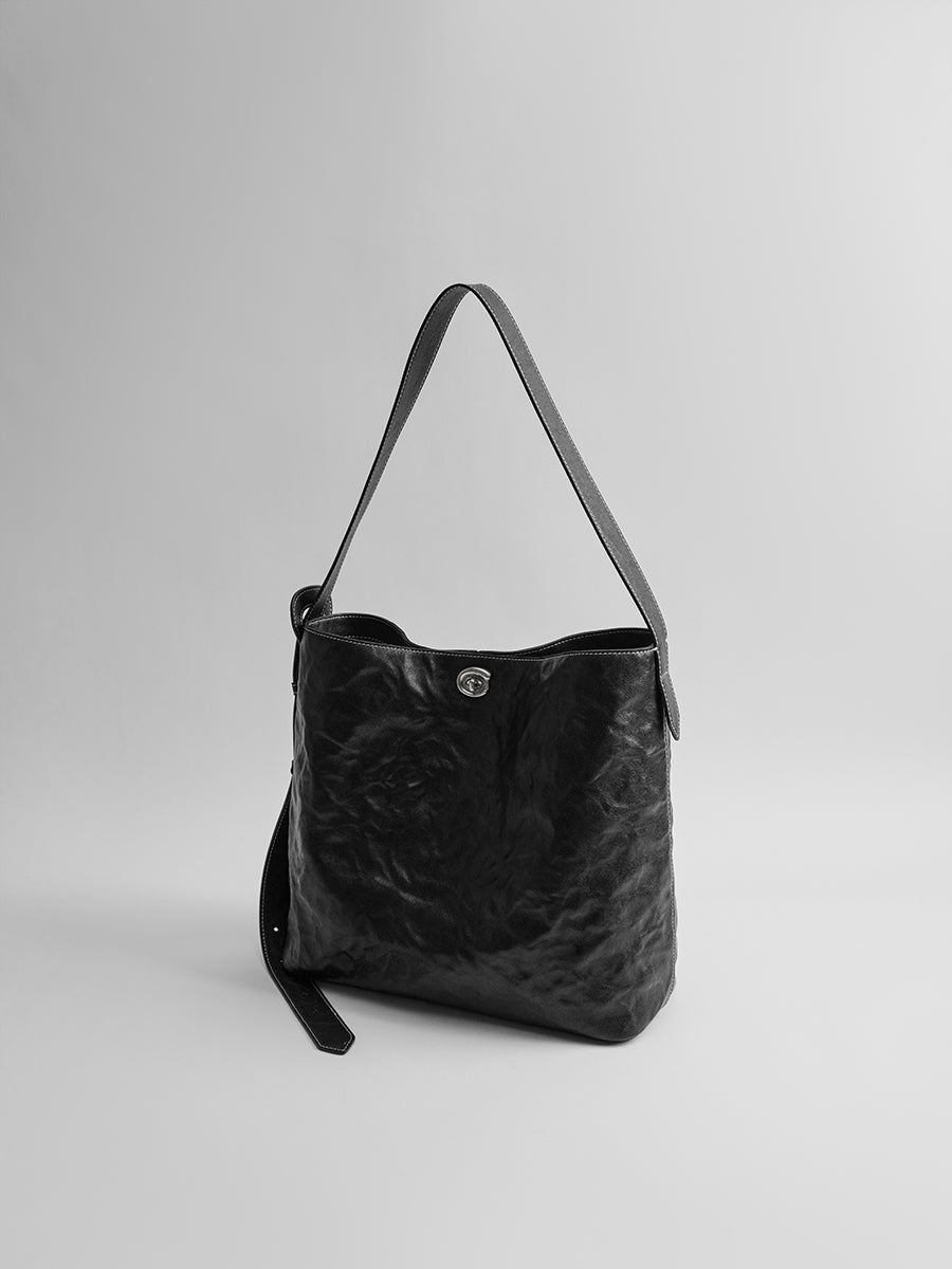 Sneaky design bucket bag