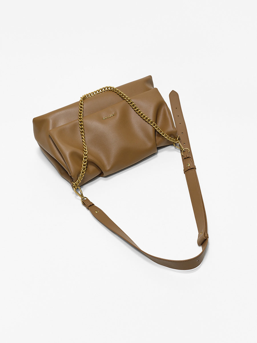 Delicate and luxurious underarm bag