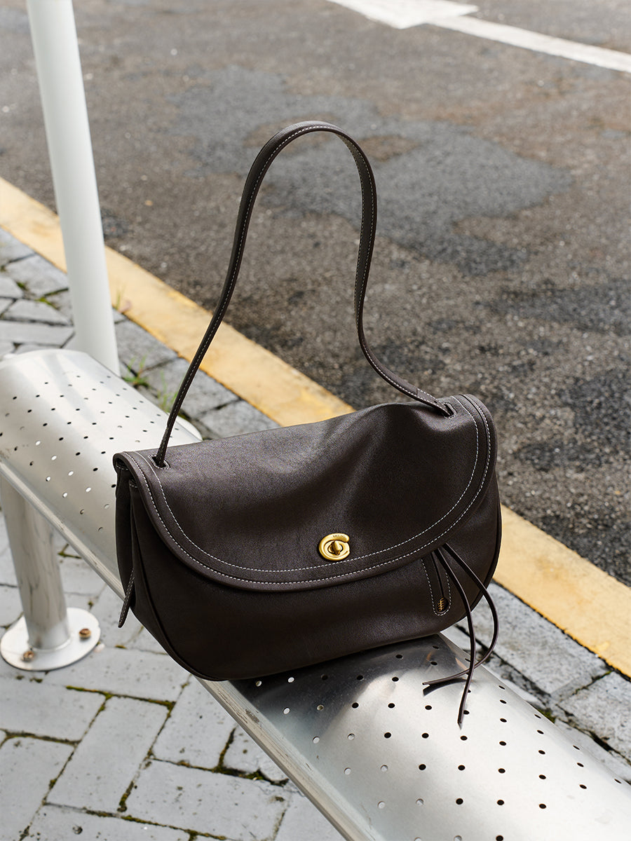 Design-conscious luxury underarm bag