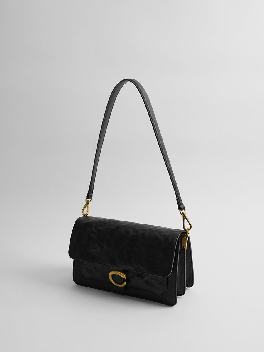 Shoulder bag under the armpit
