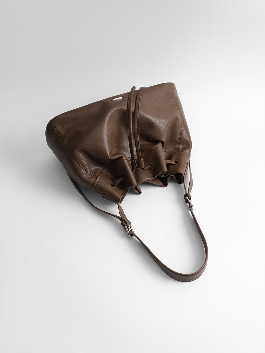 Large-capacity tote bag
