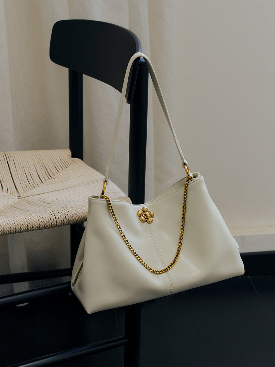 Large-capacity commuter tote bag