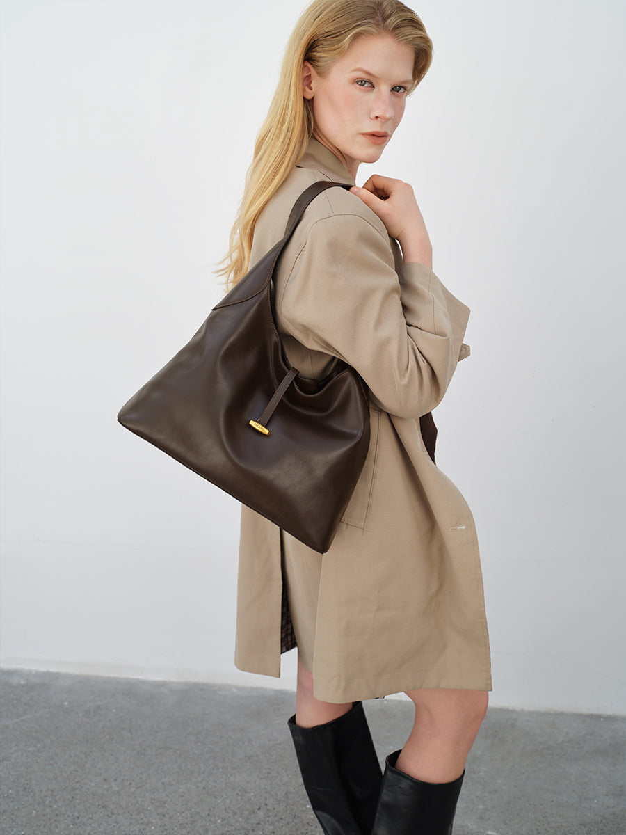 Large-capacity tote bag