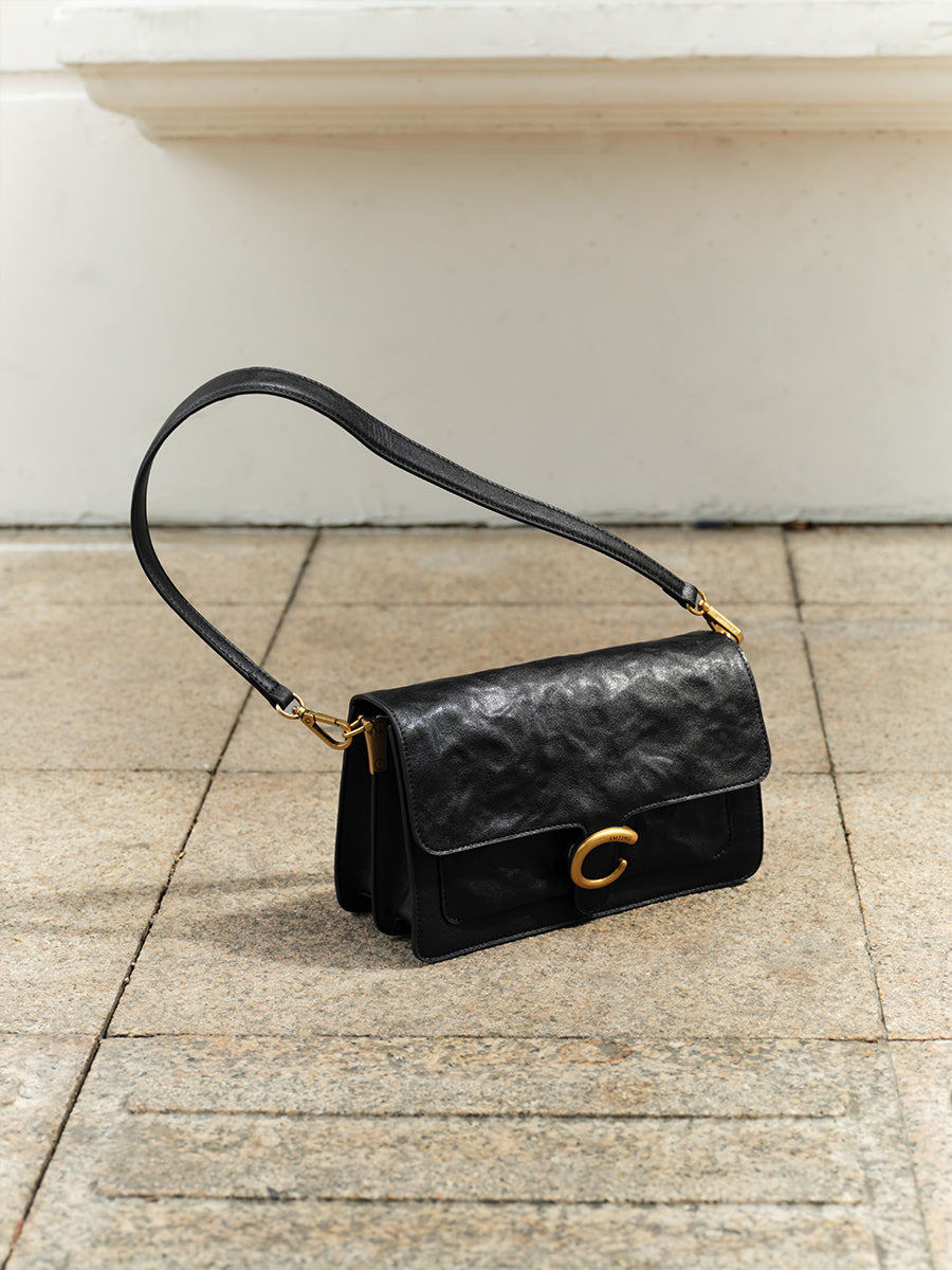 Shoulder bag under the armpit
