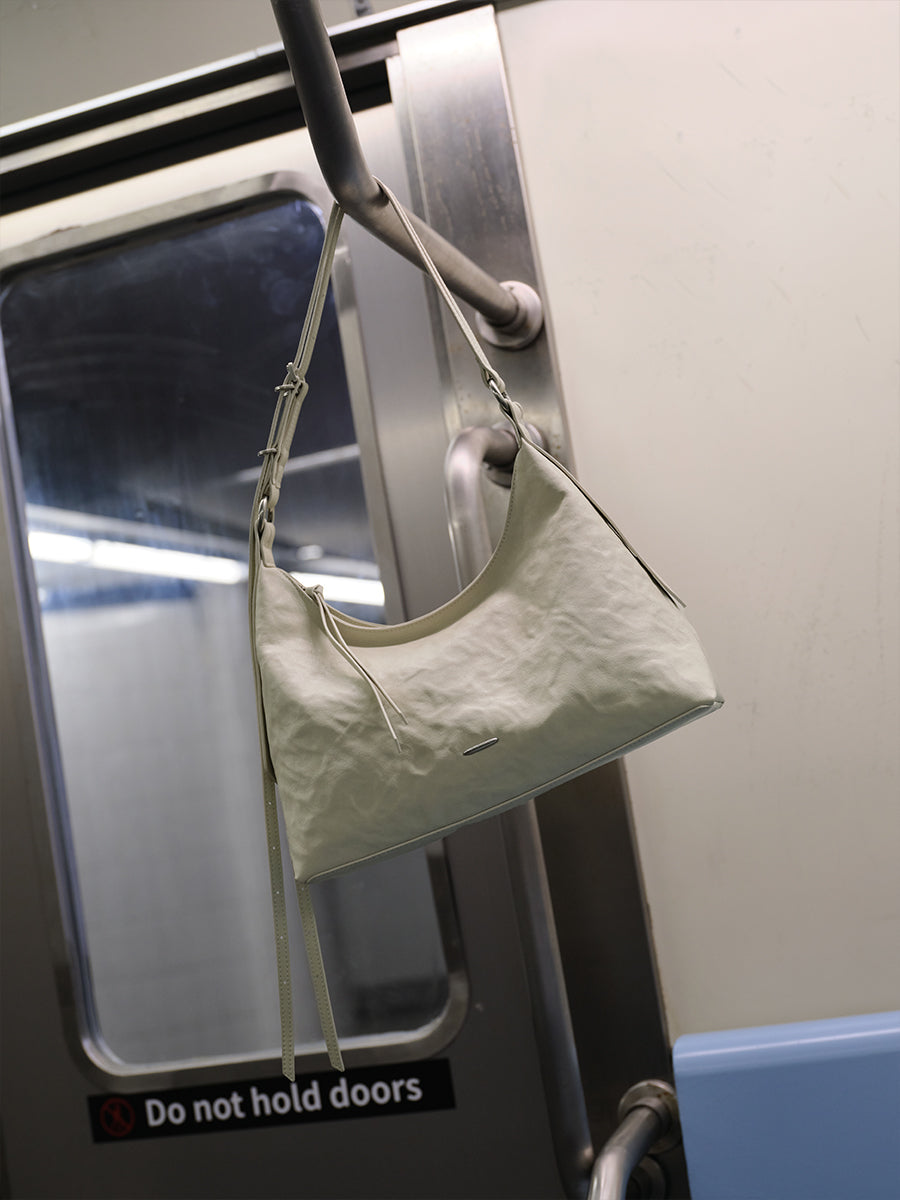 Relaxed hobo armpit bag