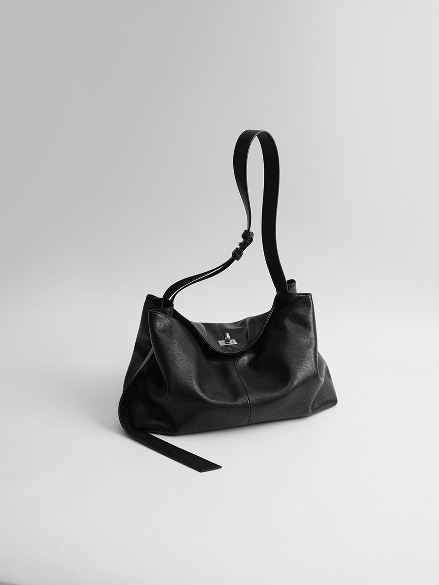 Large-capacity commuter tote bag