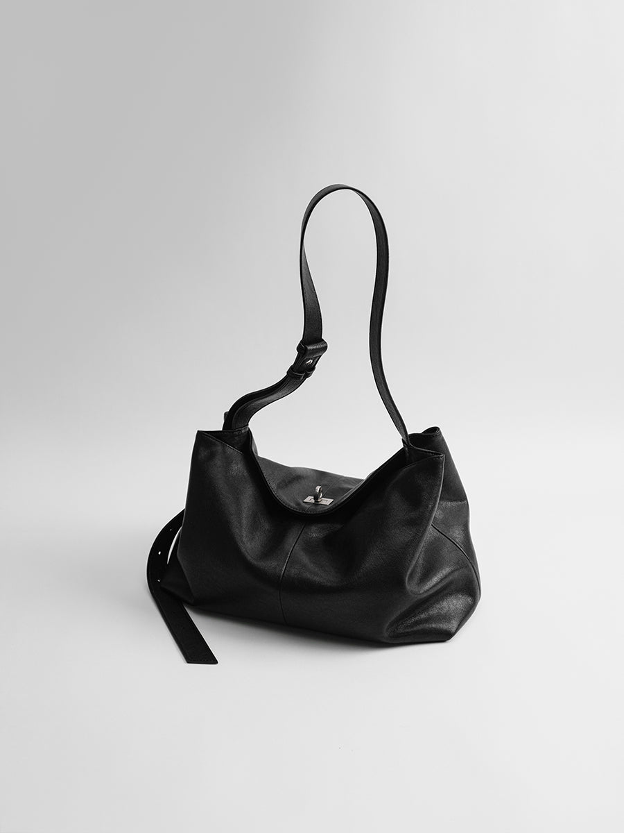 Large-capacity commuter tote bag