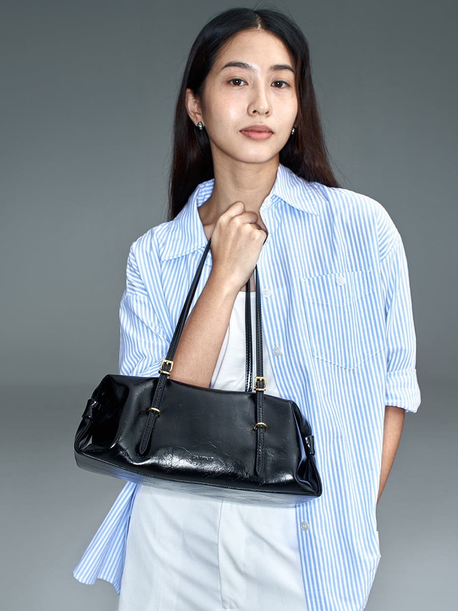 Comfortable and casual baguette bag