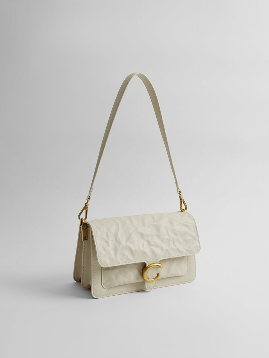 Shoulder bag under the armpit
