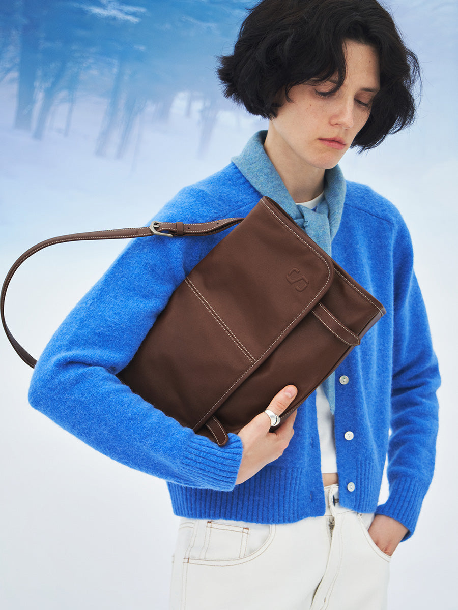 Minimalist and elegant business messenger bag