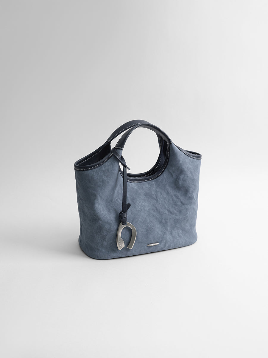 New lightweight luxury bucket bag