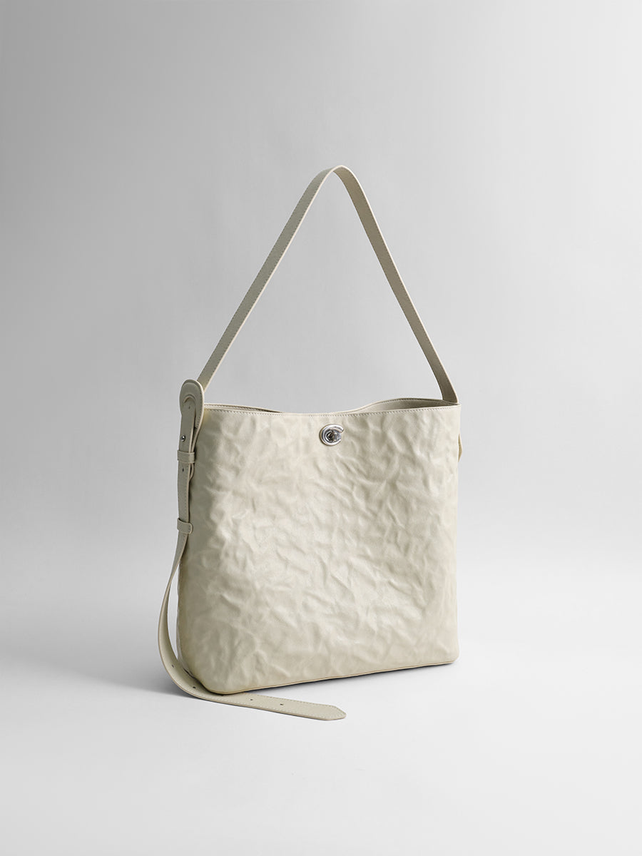 Sneaky design bucket bag