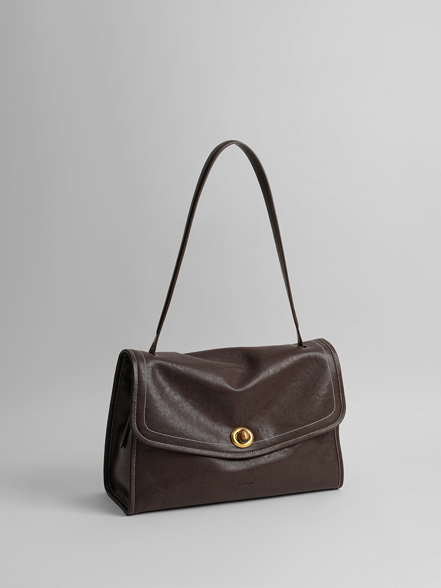 Daily commuting messenger bag