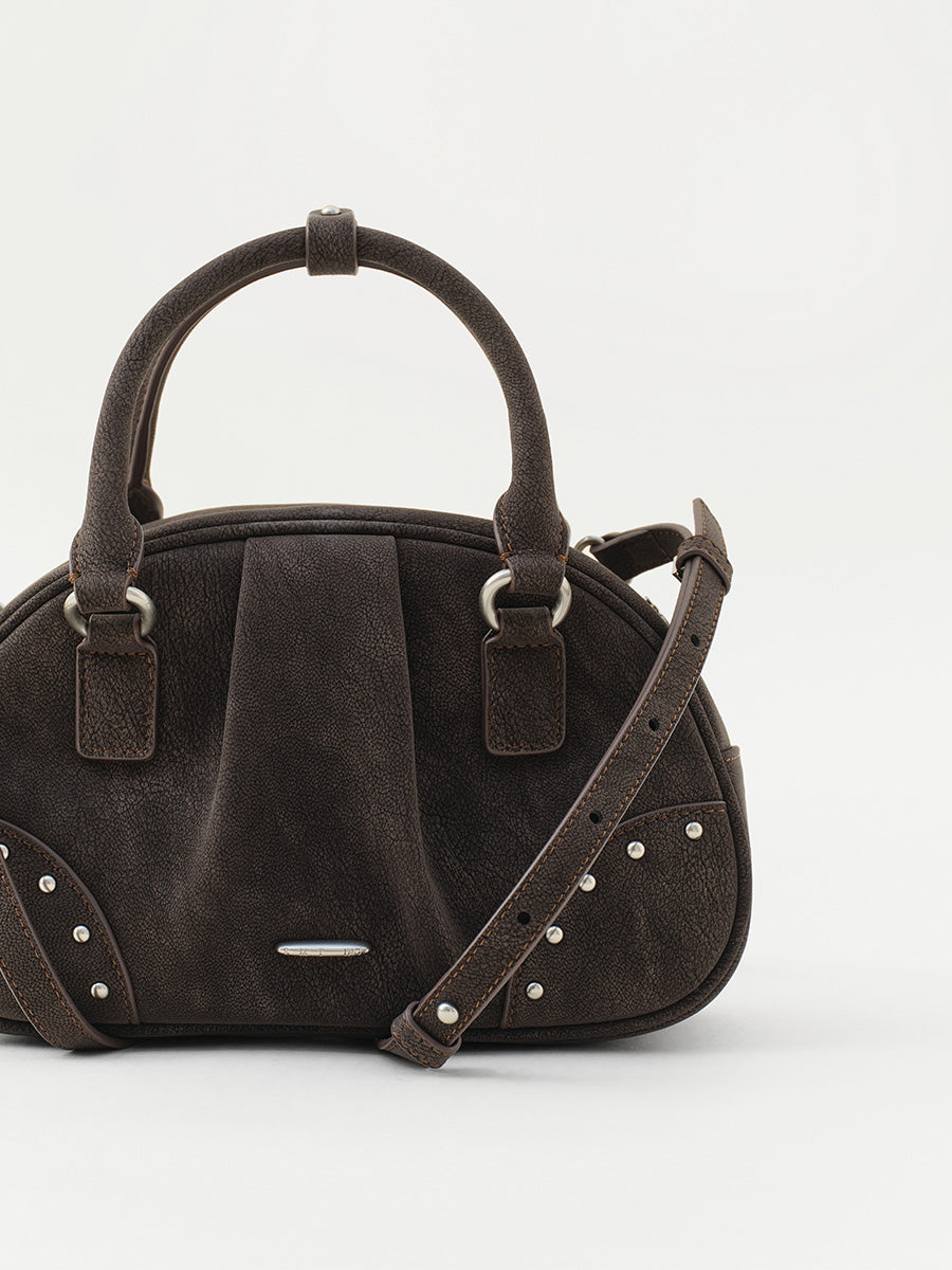 A small semi-circular bowling bag