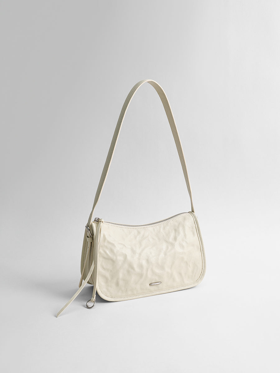 Luxurious and versatile underarm bag