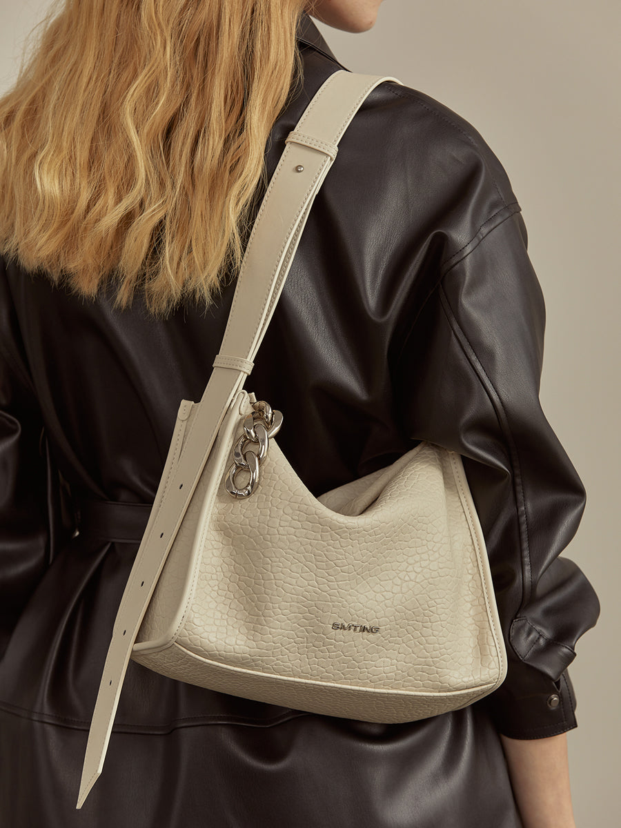 Generous and casual chic boston bag