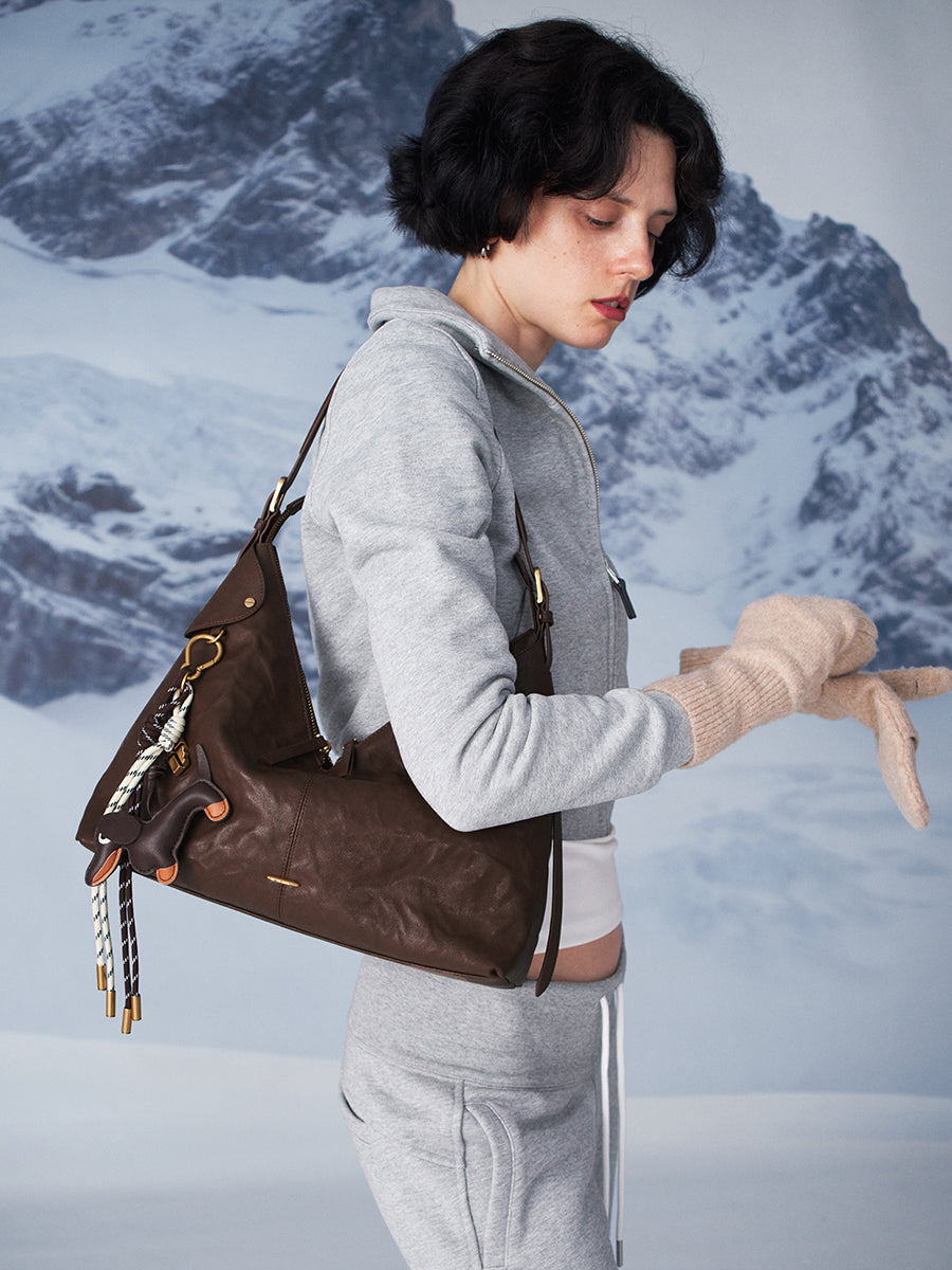 Retro and elegant underarm tote bag