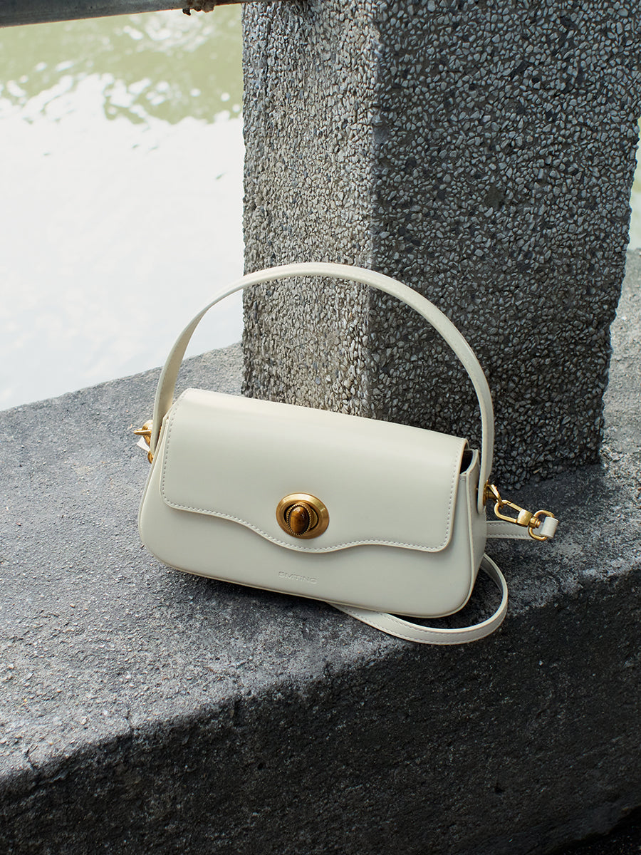 Wavy hand-held small square bag