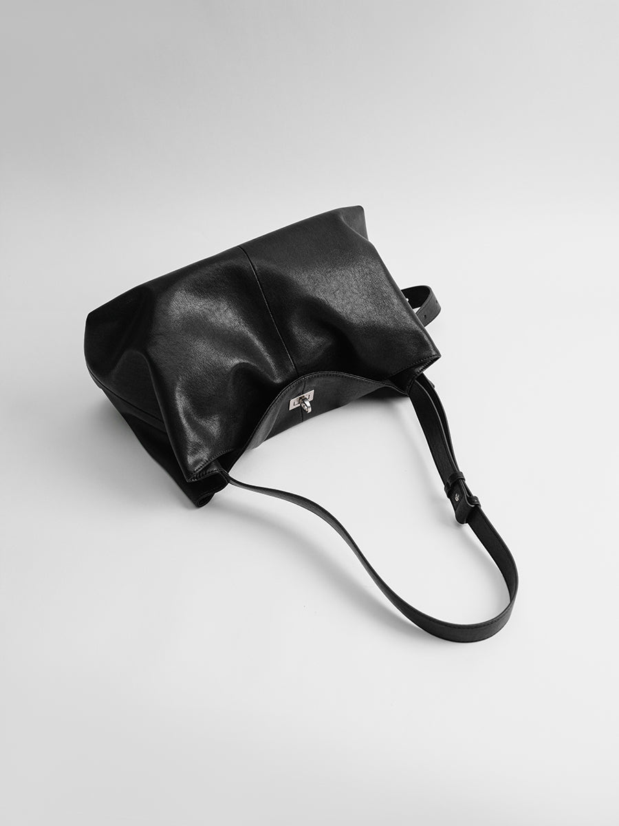 Large-capacity commuter tote bag