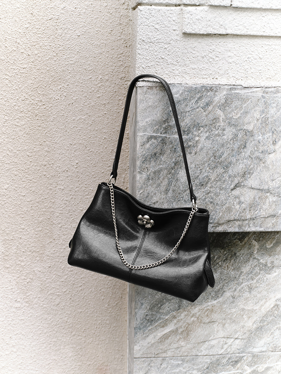 Large-capacity commuter tote bag