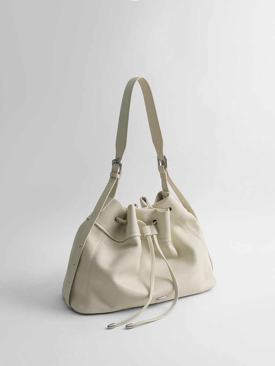 Large-capacity tote bag