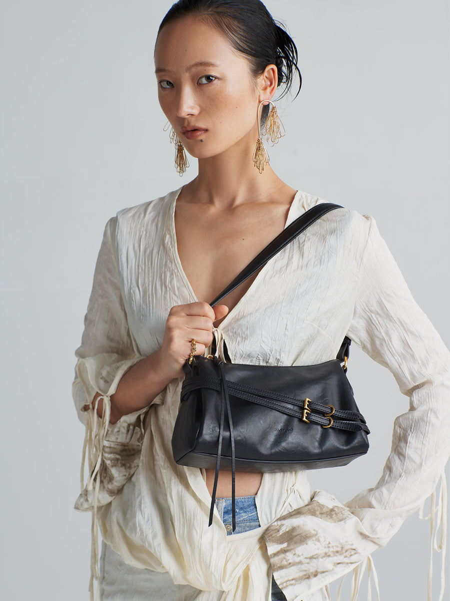 Delicate and luxurious baguette bag