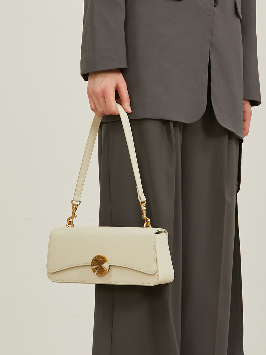 Classic and retro underarm bag baguette bag