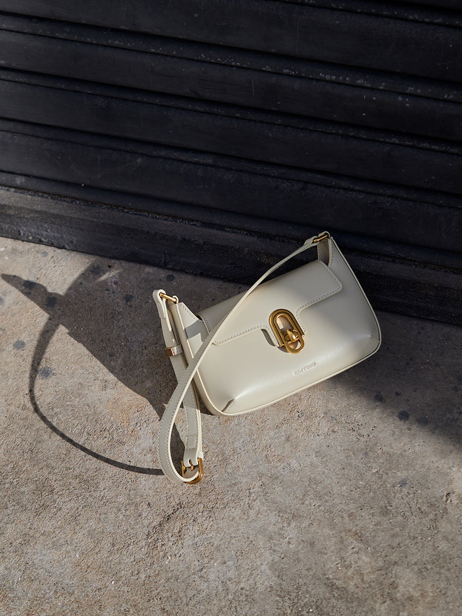 Fashionable retro crossbody small square bag