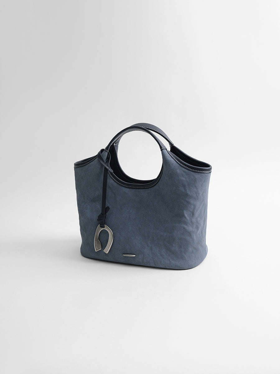 New lightweight luxury bucket bag